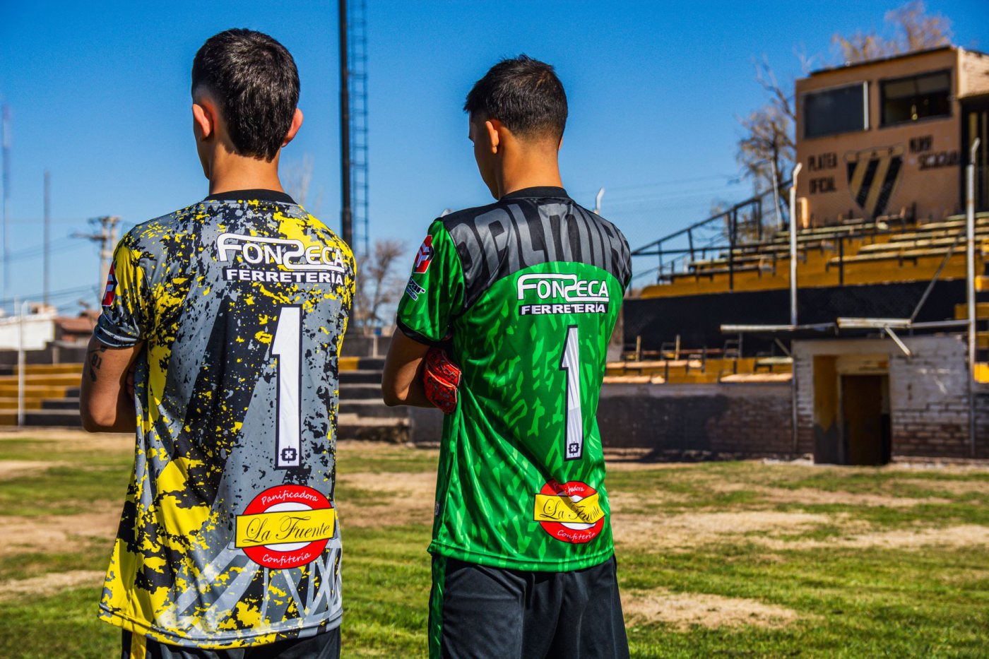 Uniformes esportivos personalizados: sublimação, numeração e grade